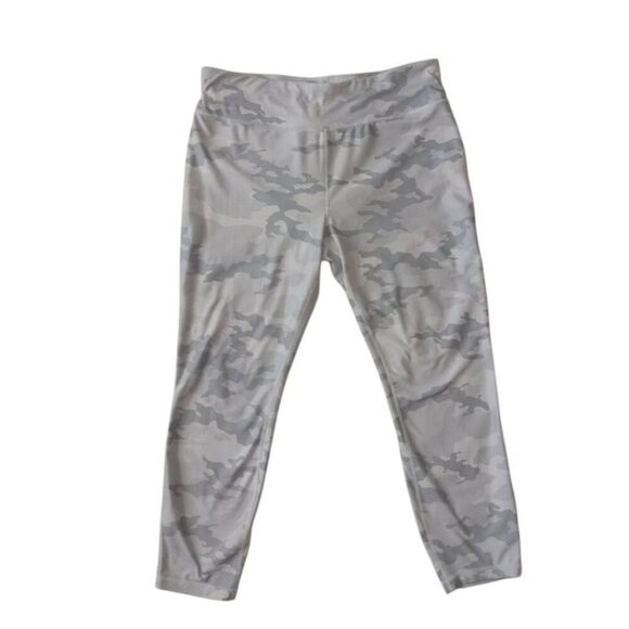 Avia Multi Gray and White Camo Print Plus Size Capri Length Leggings Women's XXL - Picture 1 of 12